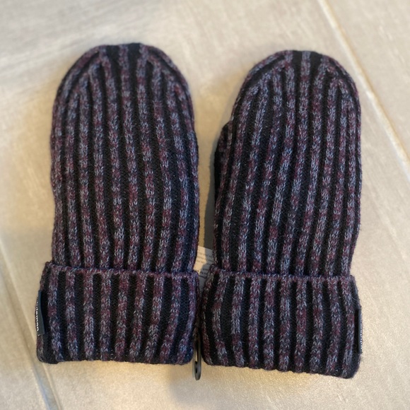 NWT lululemon athletica Textured Fleece Lined Glove and Headband Set-MSRP $116 - Picture 3 of 9